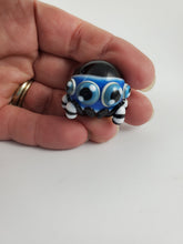 Load image into Gallery viewer, Jumpsie Spider Hand Sculpted Glass Figure