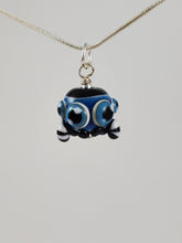 Load image into Gallery viewer, Jumpsie Spider Hand Sculpted Glass Pendant