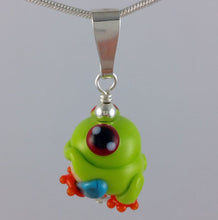 Load image into Gallery viewer, Franklin Tree Frog Hand Sculpted Glass Pendant