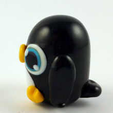 Load image into Gallery viewer, Pippin Penguin Hand Sculpted Glass Figure
