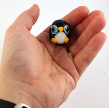 Load image into Gallery viewer, Pippin Penguin Hand Sculpted Glass Figure